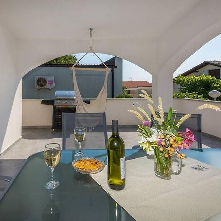 Family Patio Vir Leilighet Eksteriør bilde